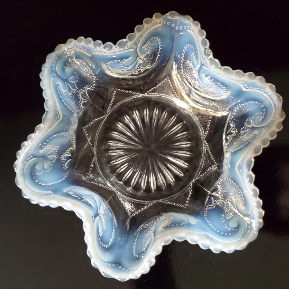 Dugan Antique Early 1900’s Iridescent/Frosted Rare Blue Glass🥣w/Beautiful Border - Picture 8 of 15